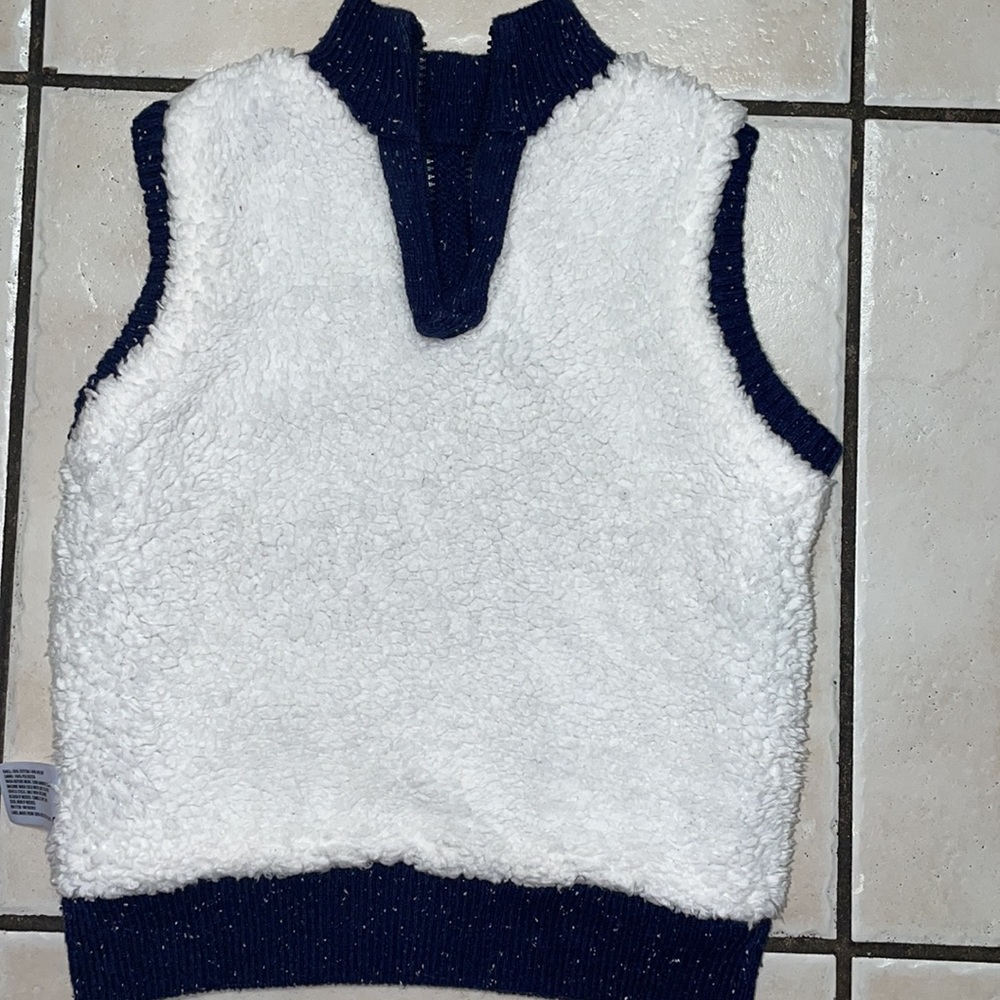 Vests - Picture 5 of 5